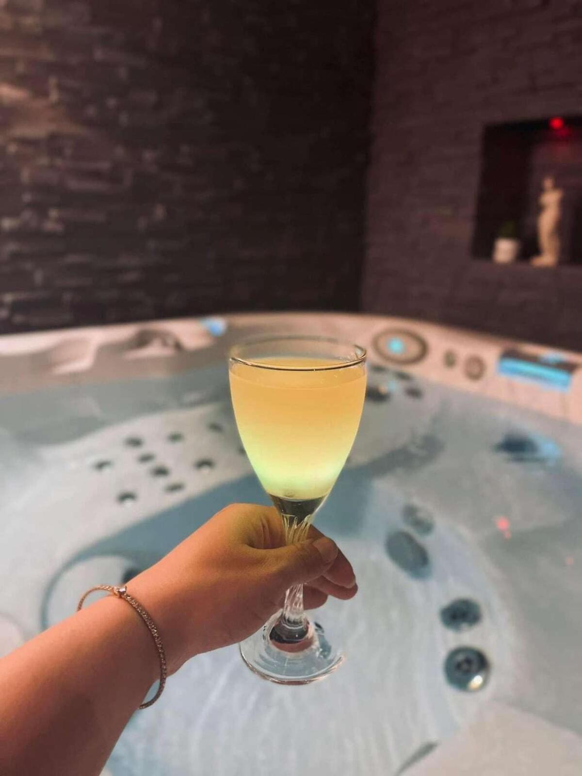 O Venus Spa Sin-le-Noble المظهر الخارجي الصورة