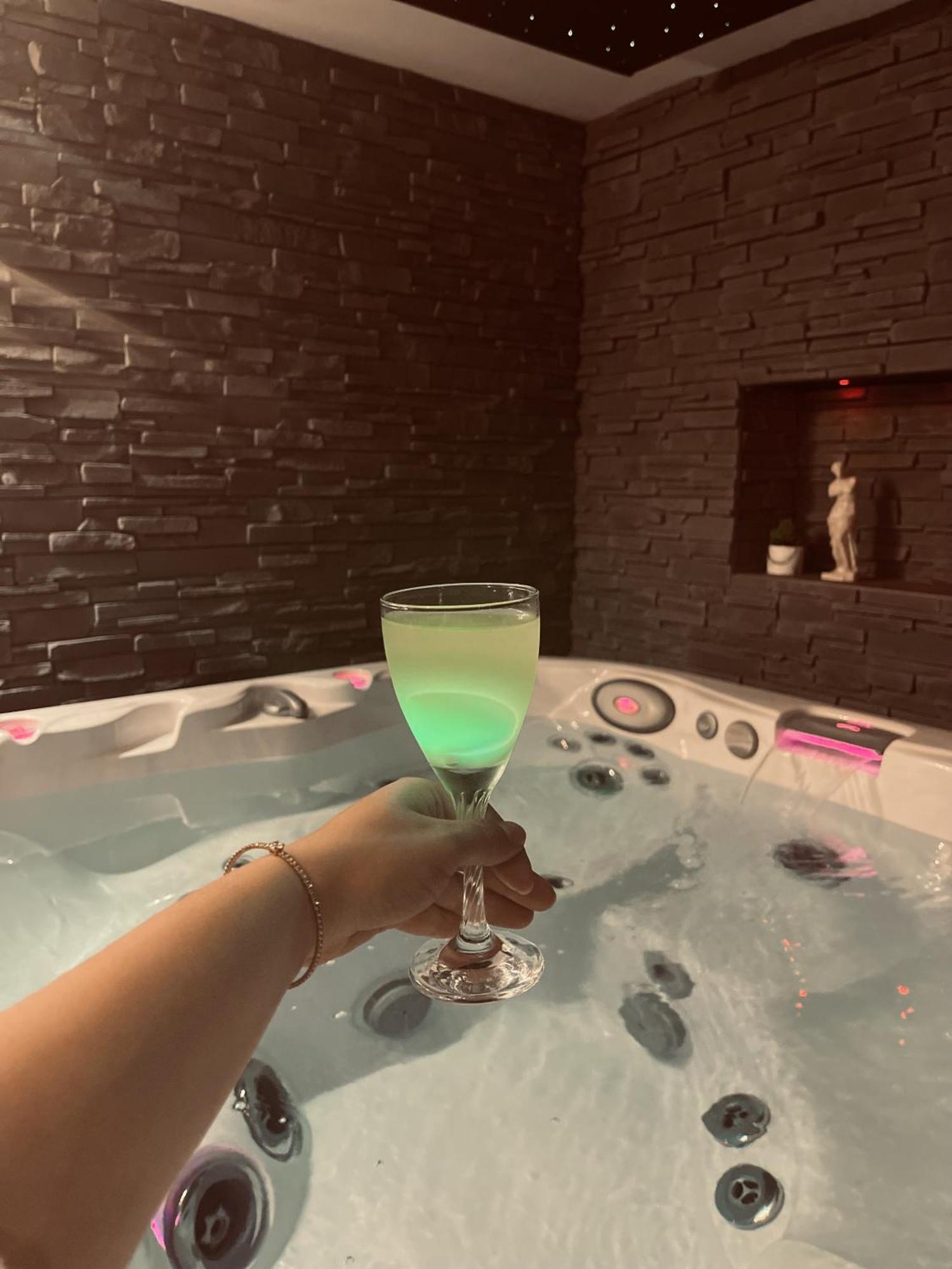 O Venus Spa Sin-le-Noble المظهر الخارجي الصورة